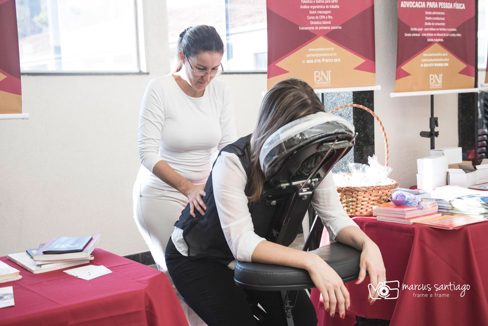 6 Benefícios da Massagem Rápida para Aliviar o Estresse no Trabalho