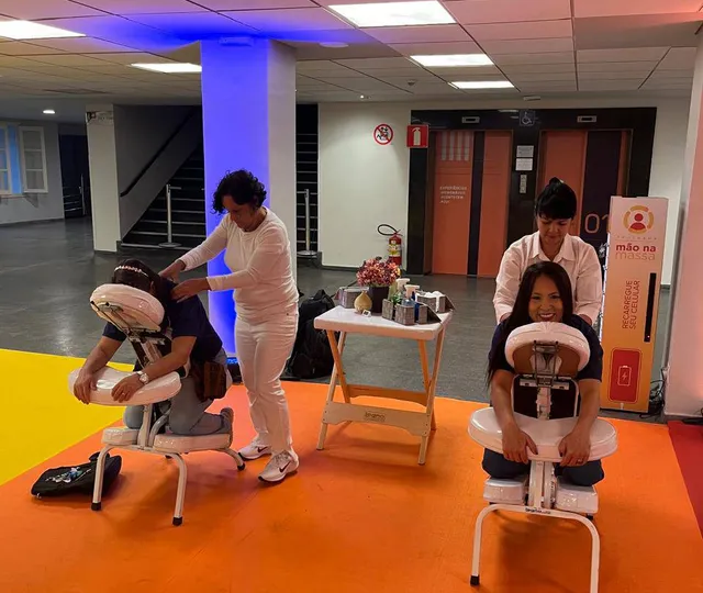 Desmistificando a Massagem Corporativa: O Que Esperar de Uma Sessão