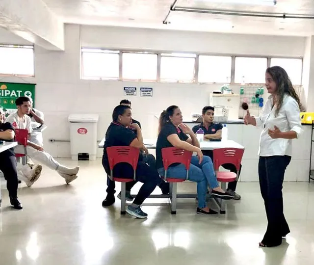 Palestras sobre trabalho em equipe na SIPAT