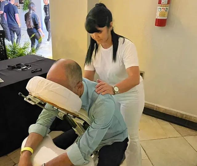 Por que a quick massage em São Paulo está se tornando tendência em eventos corporativos
