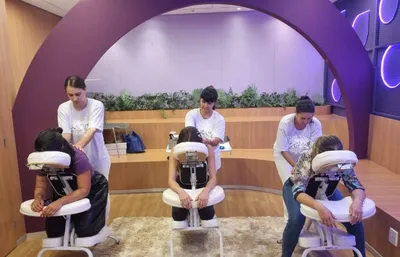 Como a Massagem Corporativa Pode Reduzir o Estresse no Ambiente de Trabalho