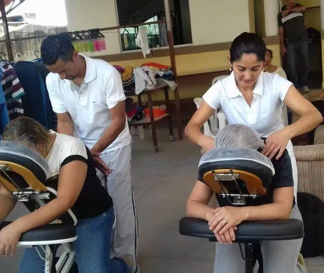 Tipos de massagem para empresas: Conheça as modalidades mais usadas no ambiente corporativo