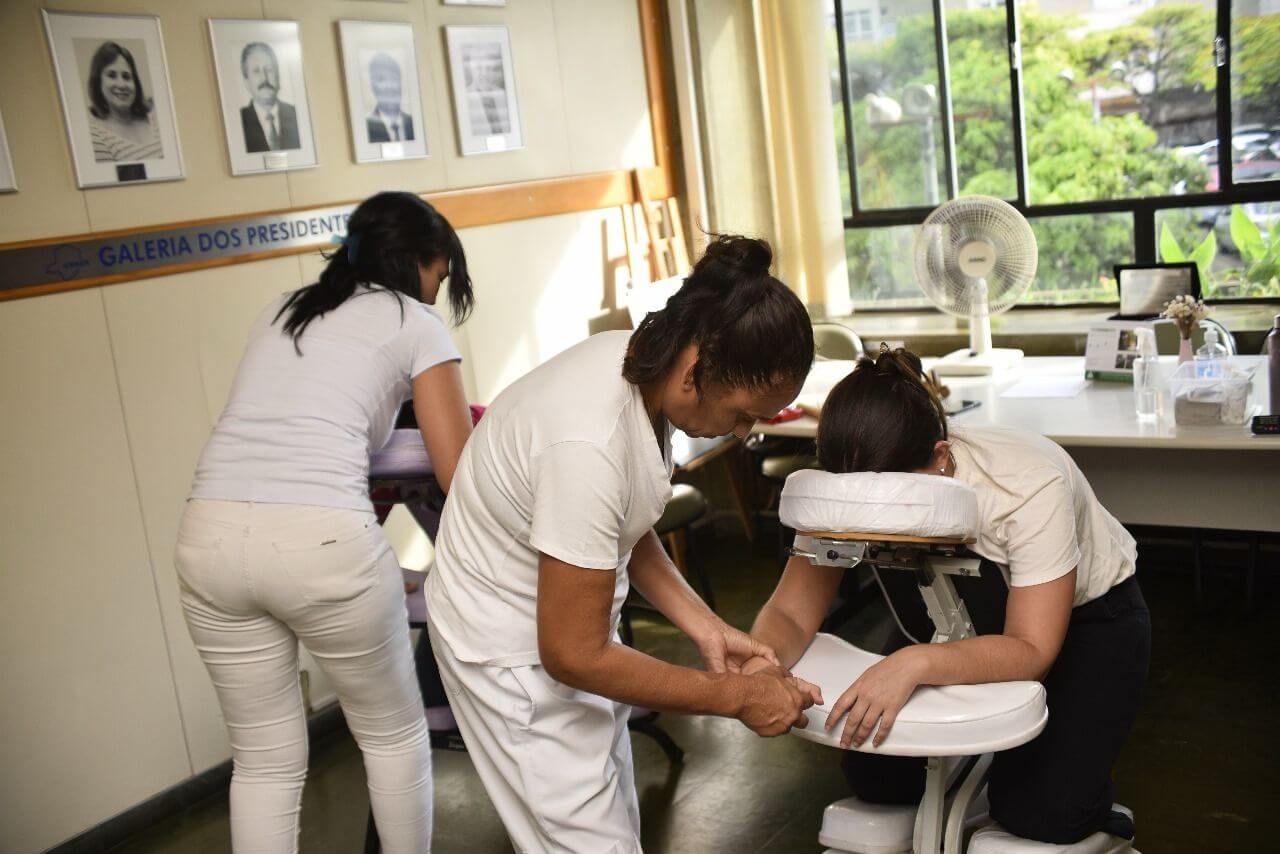 Serviço de massagem no ambiente de trabalho