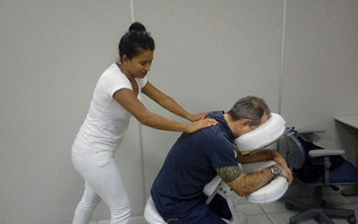 Serviço de massagem para melhoria da qualidade de vida no trabalho