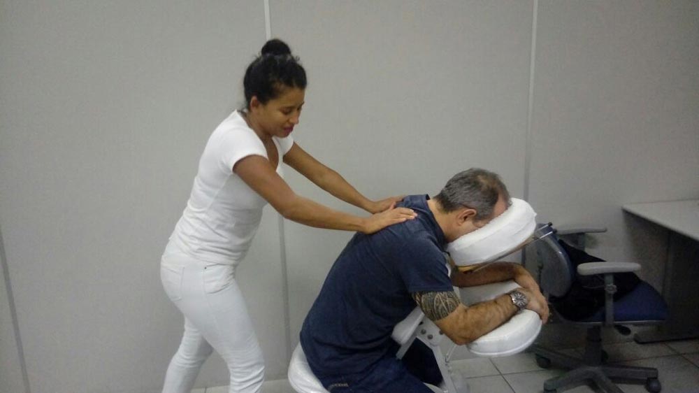 Serviço de massagem para melhoria da qualidade de vida no trabalho